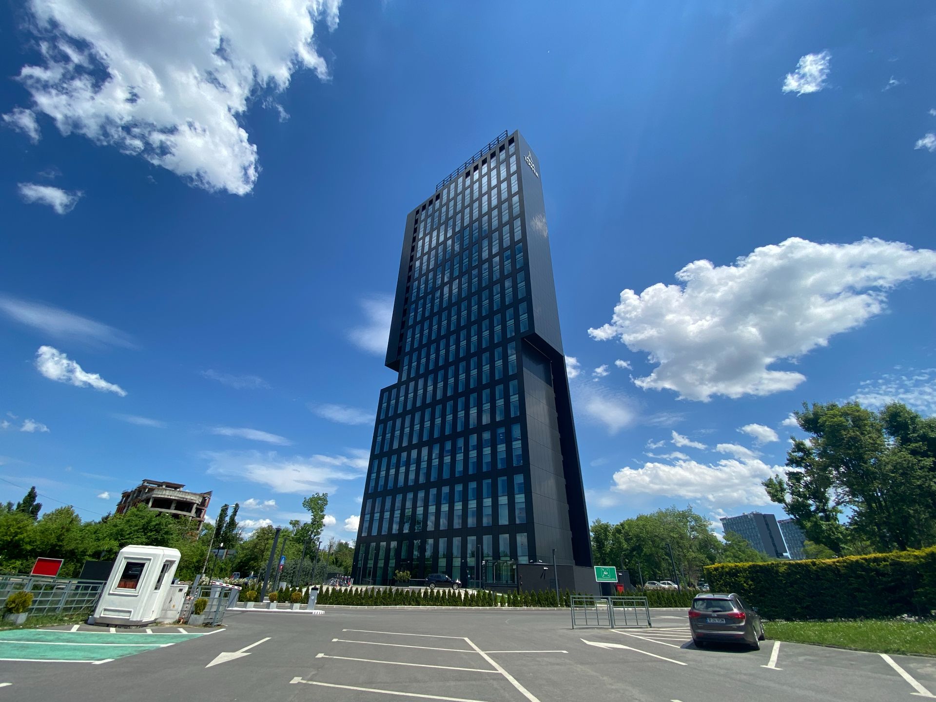 Spatii comerciale de inchiriat in Ana Tower, vedere fatada