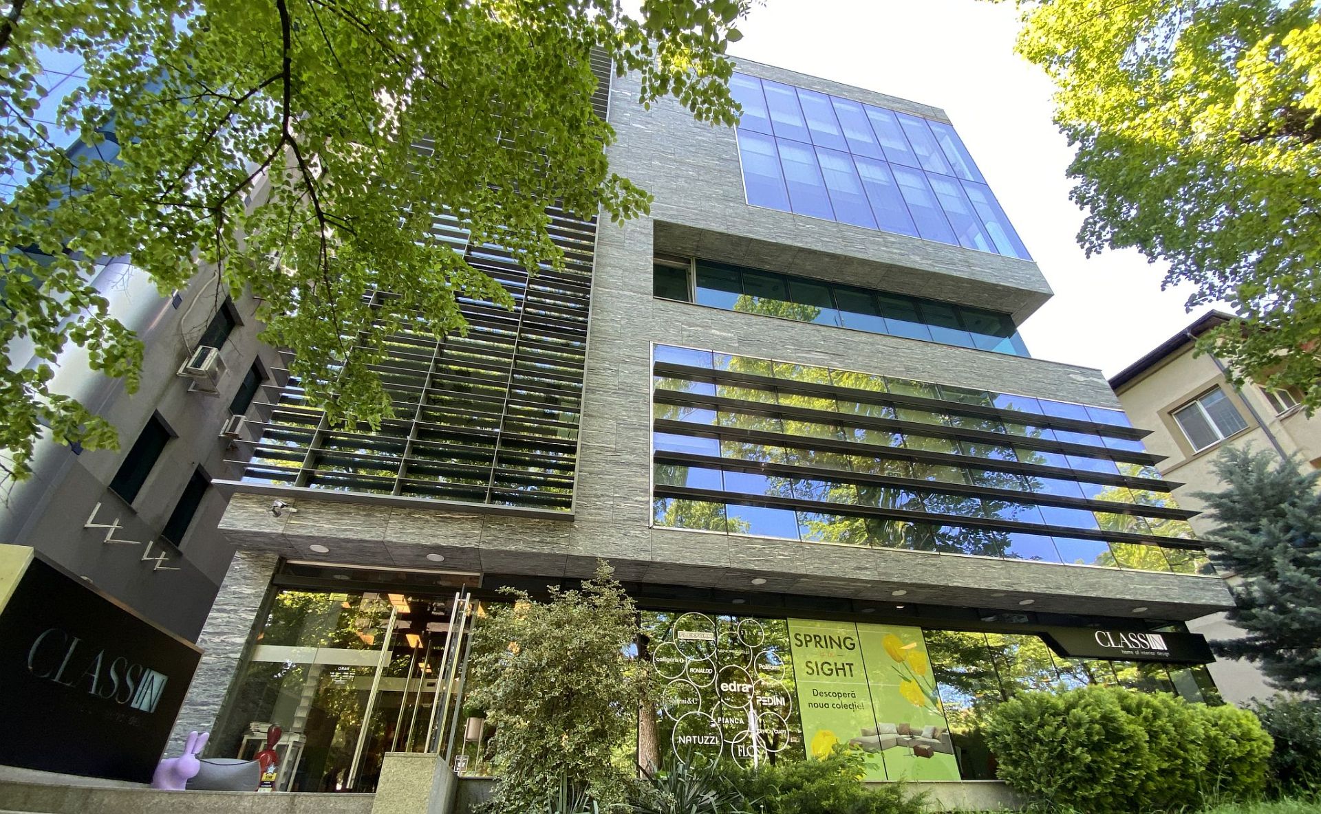Spatii comerciale de inchiriat in Aviatorilor 47, poza fatada