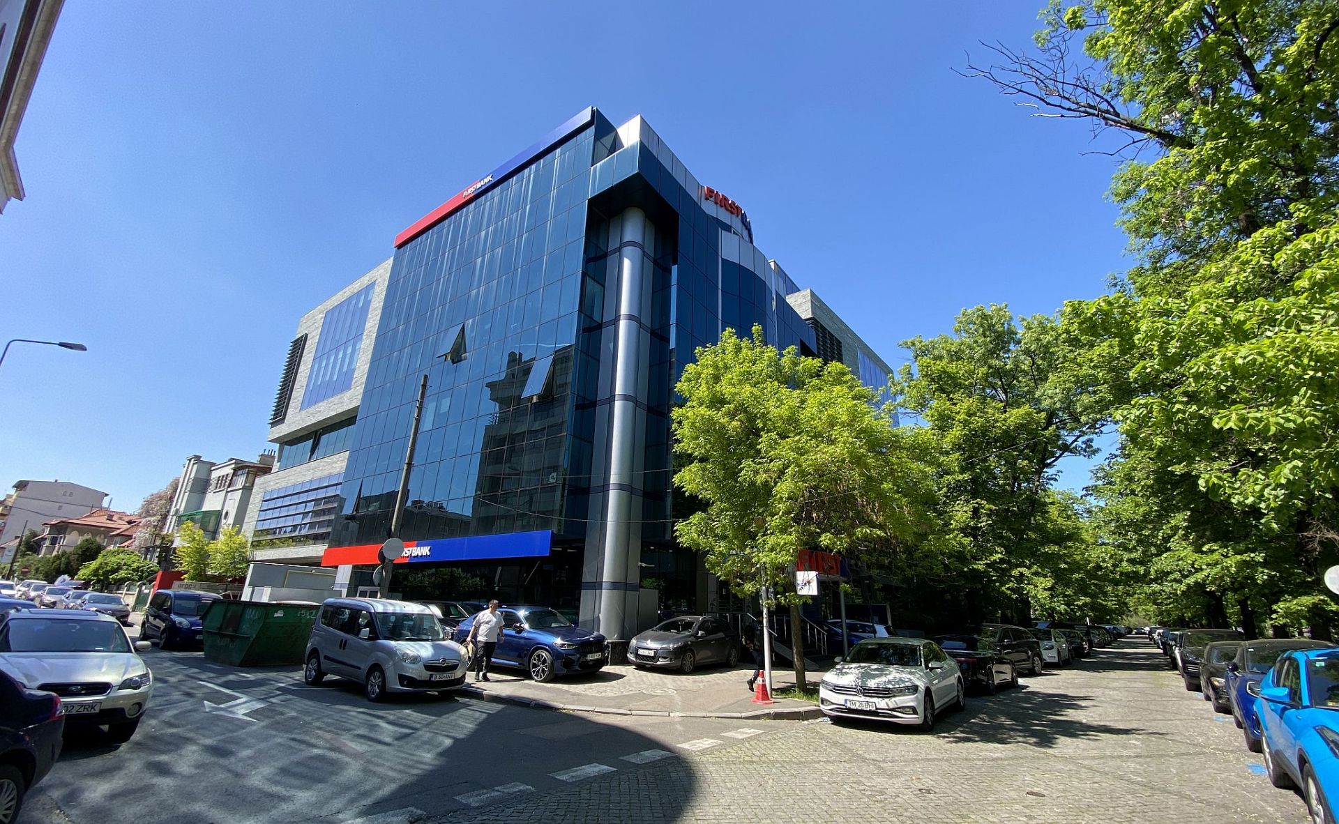 Spatii comerciale de inchiriat in Aviatorilor 47, poza ansamblu