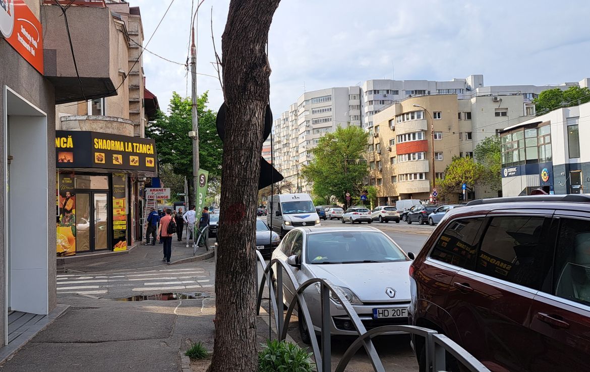 Spatiu comercial de inchiriat in sectorul 1, Bulevardul Ion Mihalache 18-22 vedere laterala
