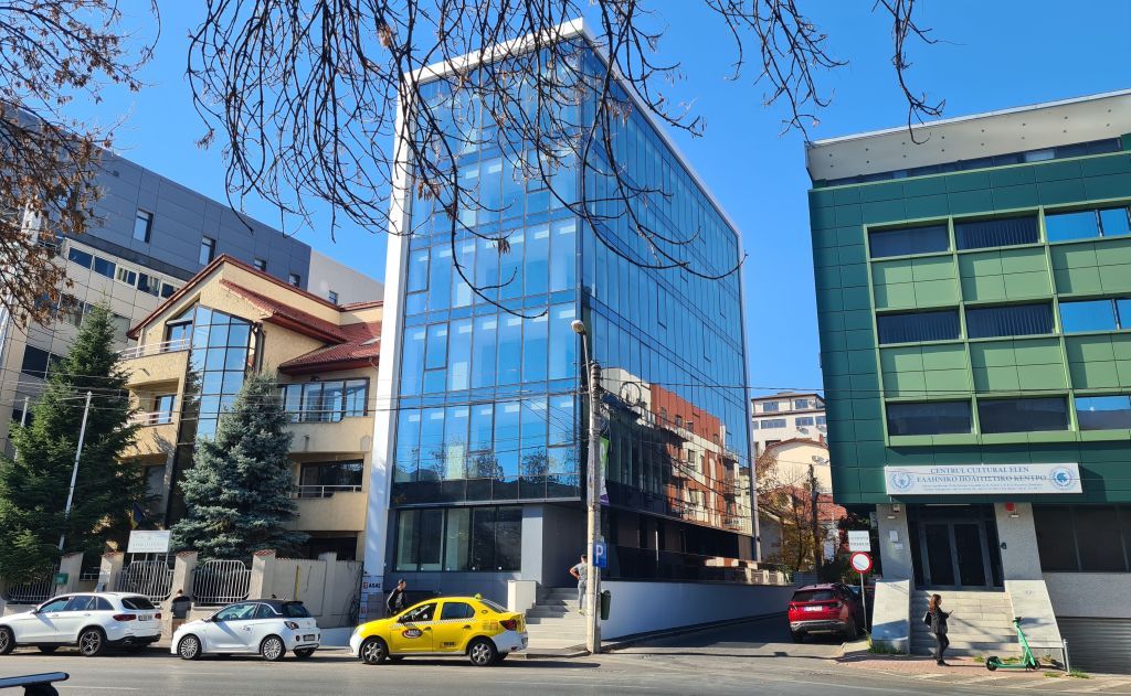 Spatii comerciale de inchiriat in Caramfil Building Center, poza fatada