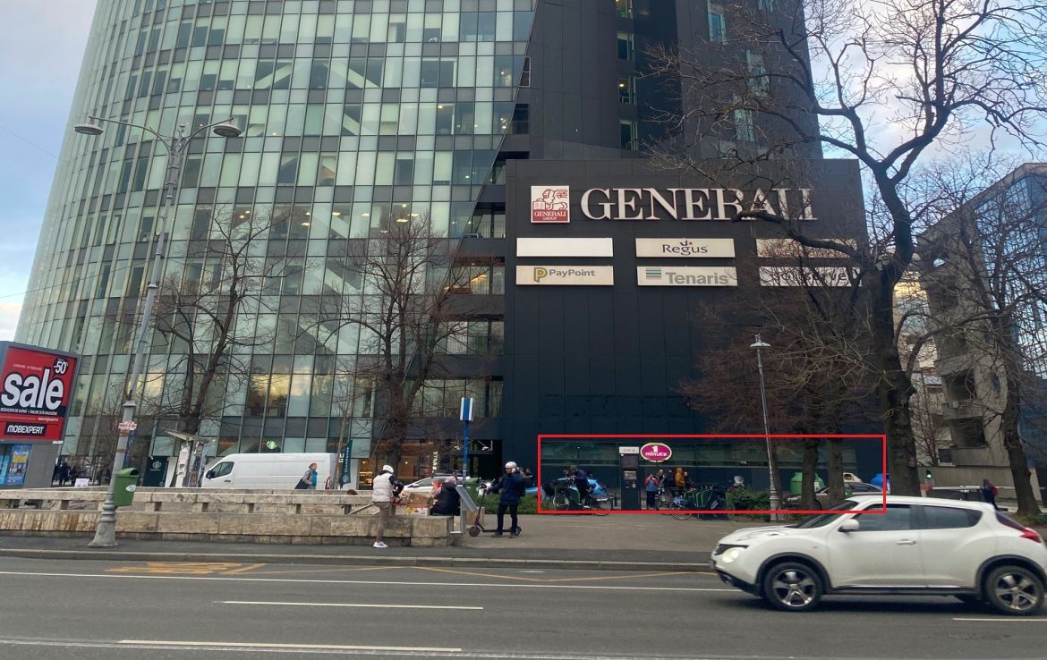 Spatiu comercial de inchiriat in Charles de Gaulle Plaza, vedere generala din strada