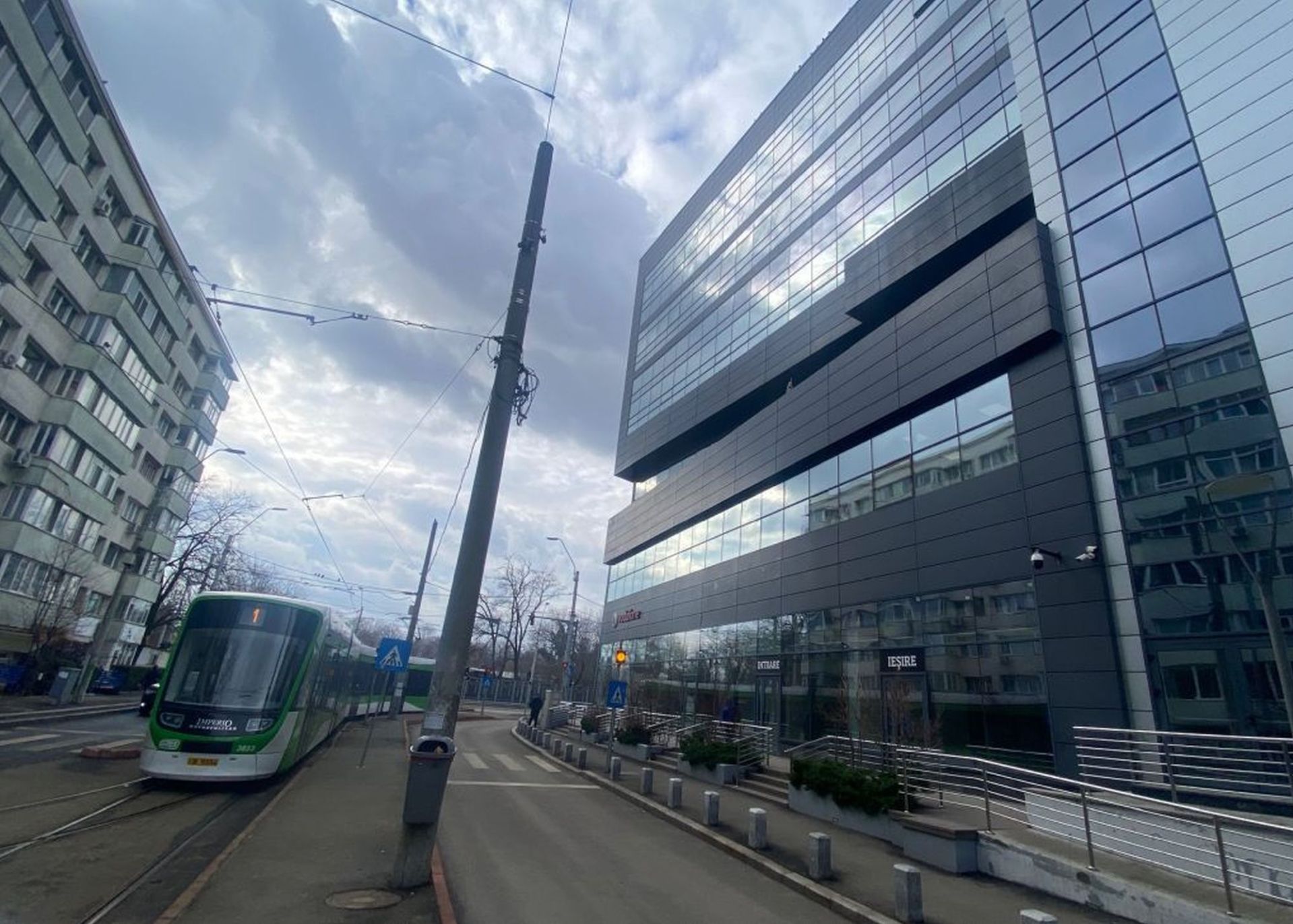 CITY OFFICES spații comerciale metrou Eroii Revoluției vedere laterala