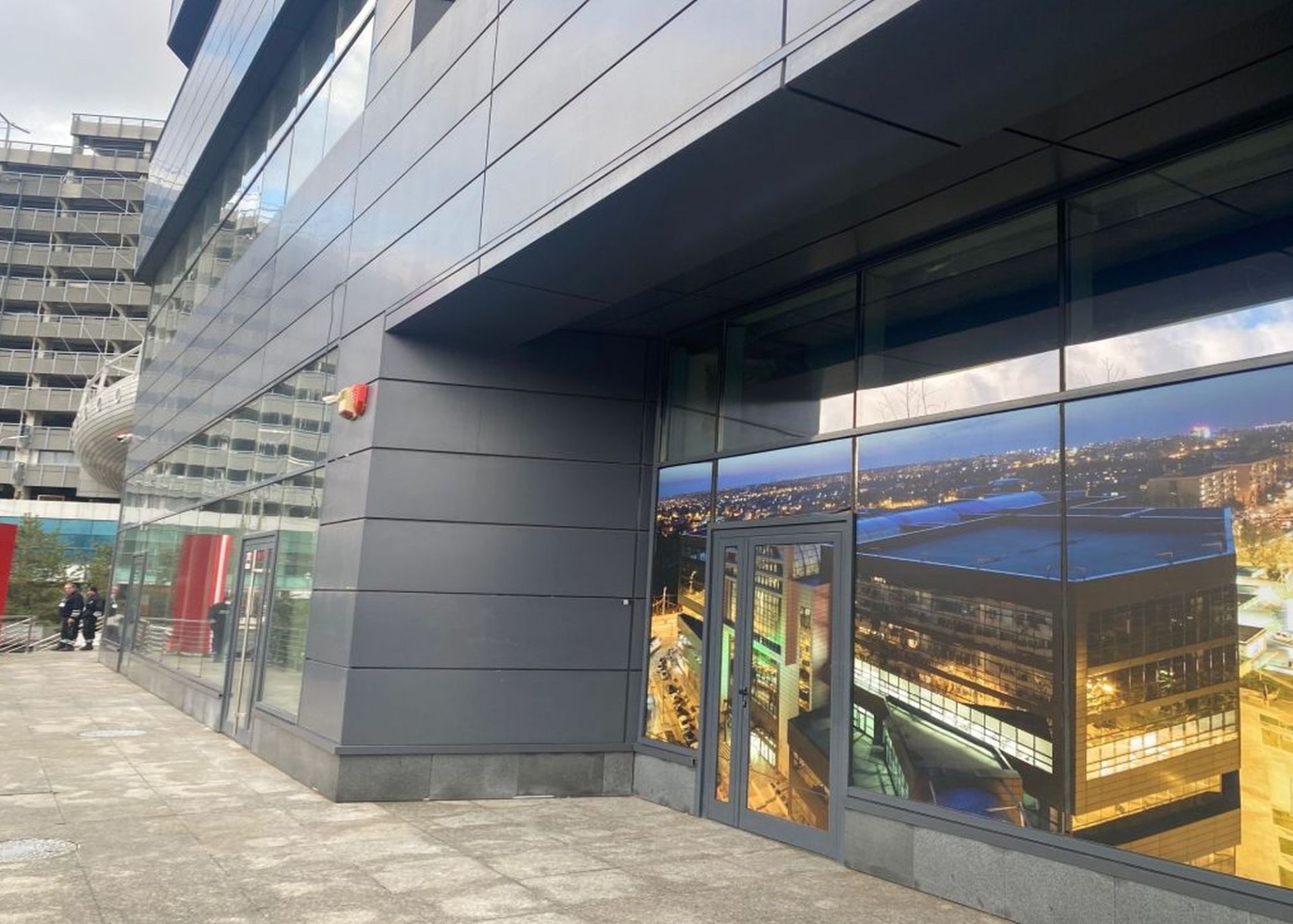 CITY OFFICES spații comerciale metrou Eroii Revoluției vedere acces spatiu