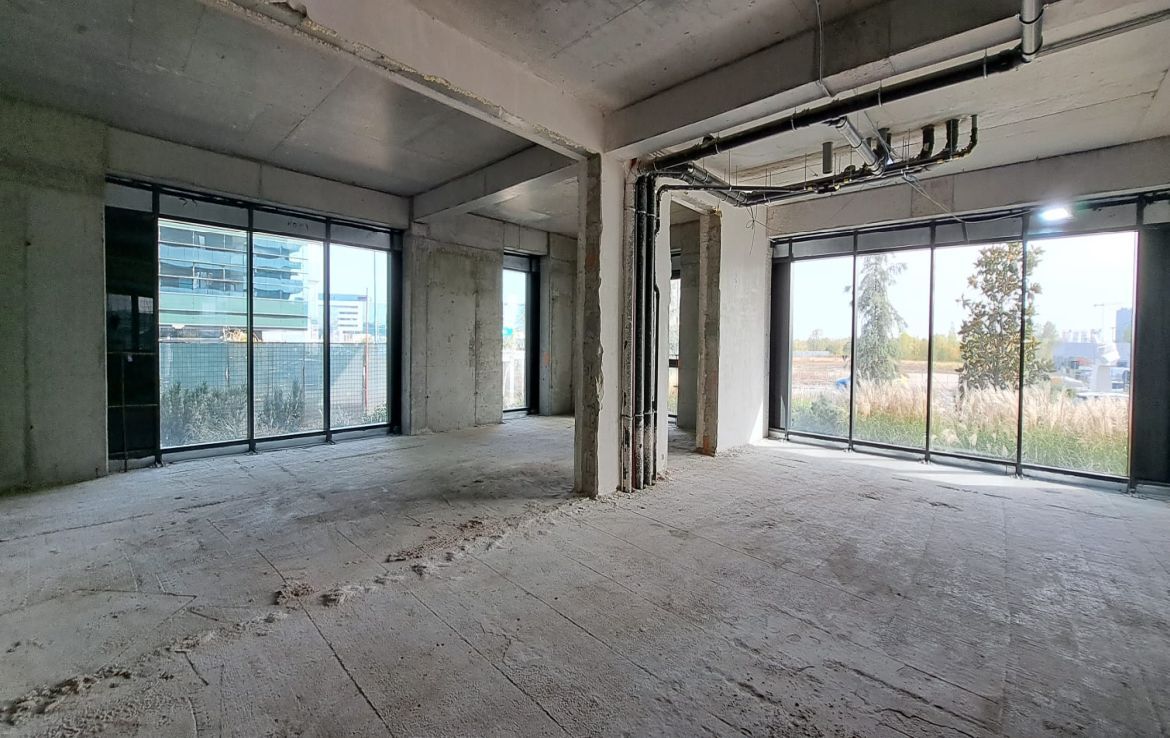 Spatii comerciale de vanzare la Complexul Cortina North, imagine stadiu finisare interior