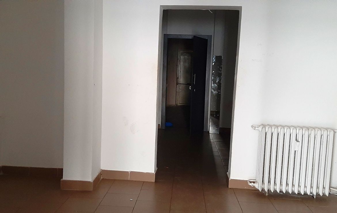 Spatiu comercial de inchiriat in Bucuresti in zona Colentina, sector 2. Spatiu interior
