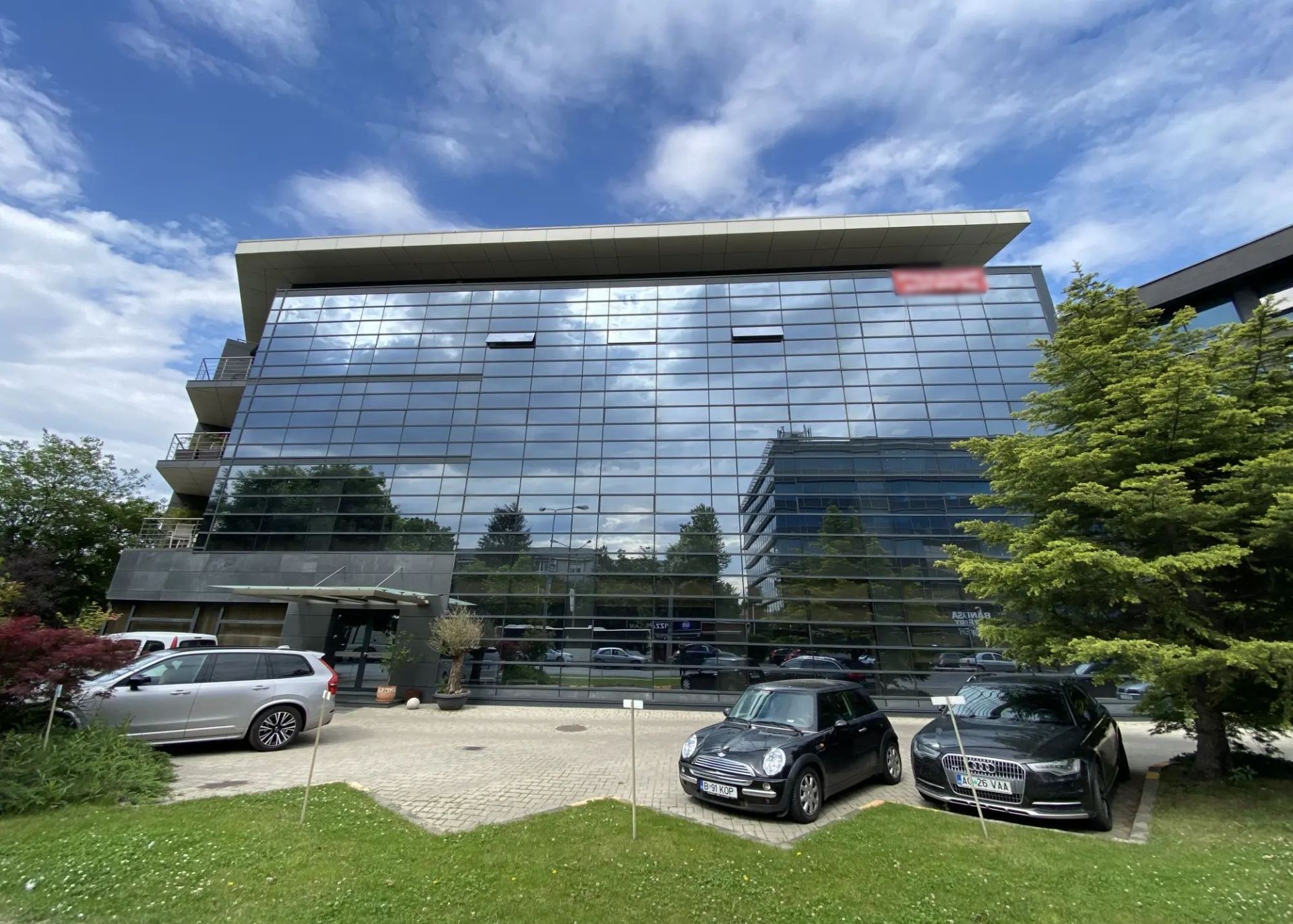 Gabrielle Center spatii comerciale de inchiriat Bucuresti nord  vedere fatada cladire
