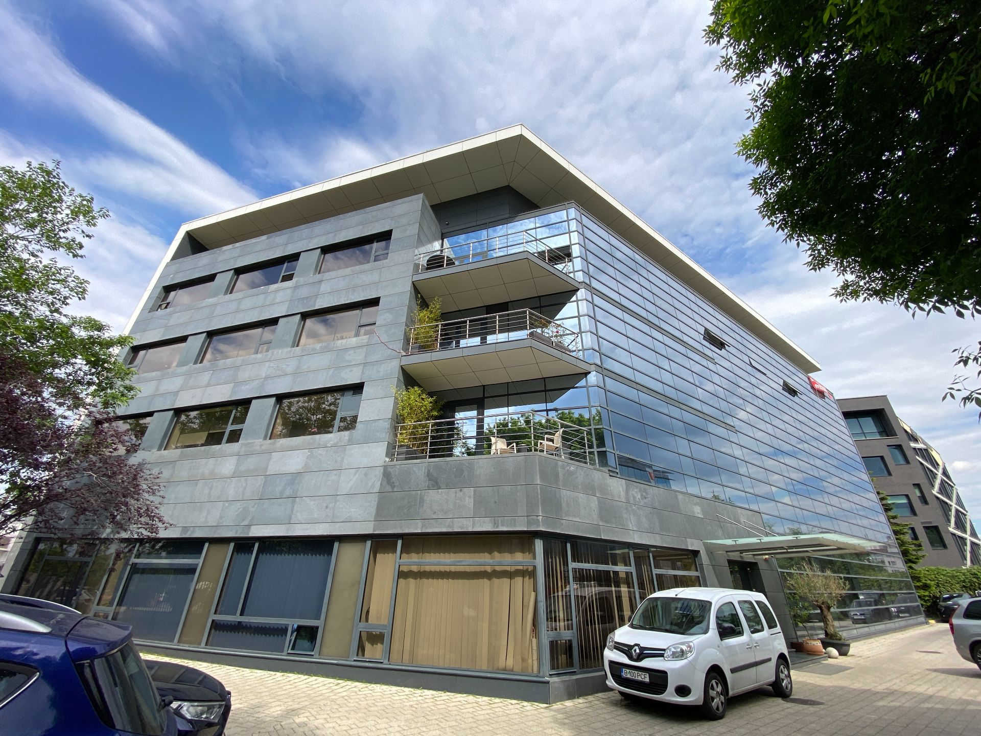 Gabrielle Center spatii comerciale de inchiriat Bucuresti nord poza din lateral