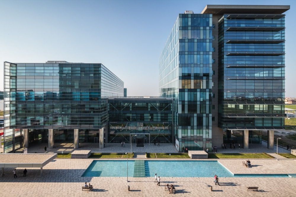 Spatii comerciale de inchiriat in Global City, zona de nord a Bucurestiului.  Vedere fatada