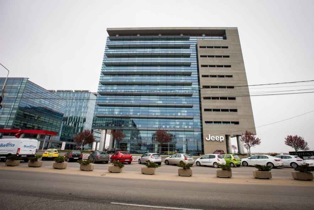 Spatii comerciale de inchiriat in Global City, zona de nord a Bucurestiului.  Poza stradala