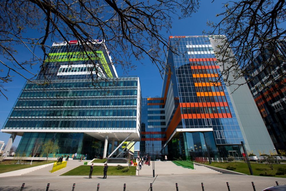 Spatii comerciale de inchiriat in Green Court, metrou Aurel Vlaicu, vedere generala fatada