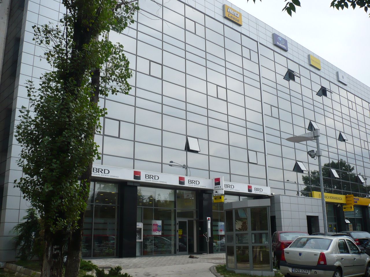 Spatii comerciale de inchiriat in Helios Business Center, acces metrou Nicolae Teclu, vedere fatada