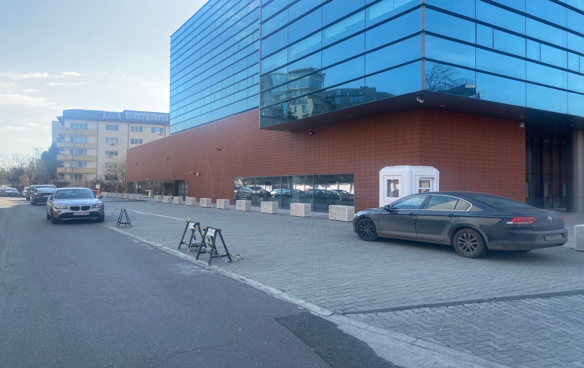 Spatiu comercial de inchiriat la Herastrau Building, acces metrou Aurel Vlaicu, vedere acces