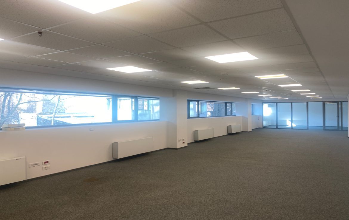 Spatiu comercial de inchiriat la Herastrau Building, acces metrou Aurel Vlaicu, vedere spatiu interior