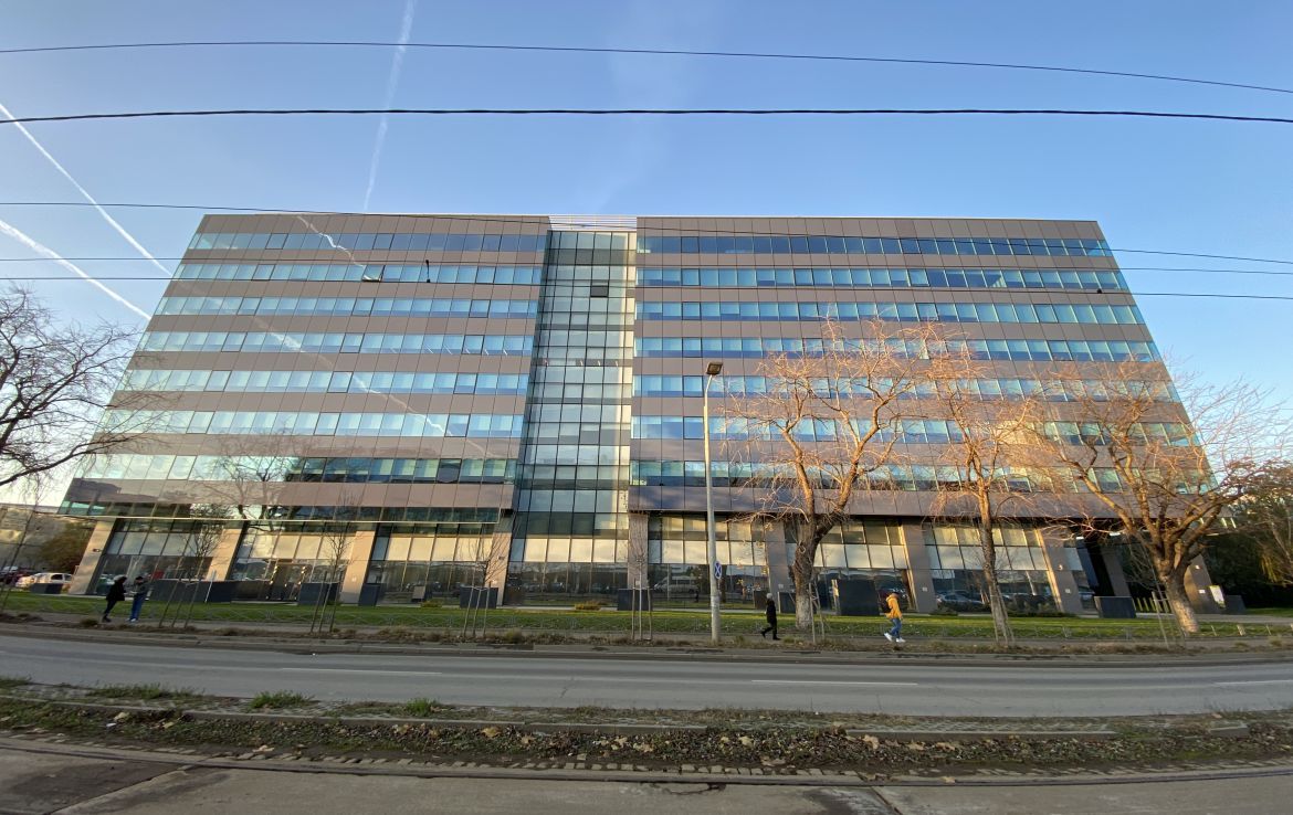 Spatiu comercial de inchiriat in Hermes Business Campus, metrou Pipera, vedere generala cladire