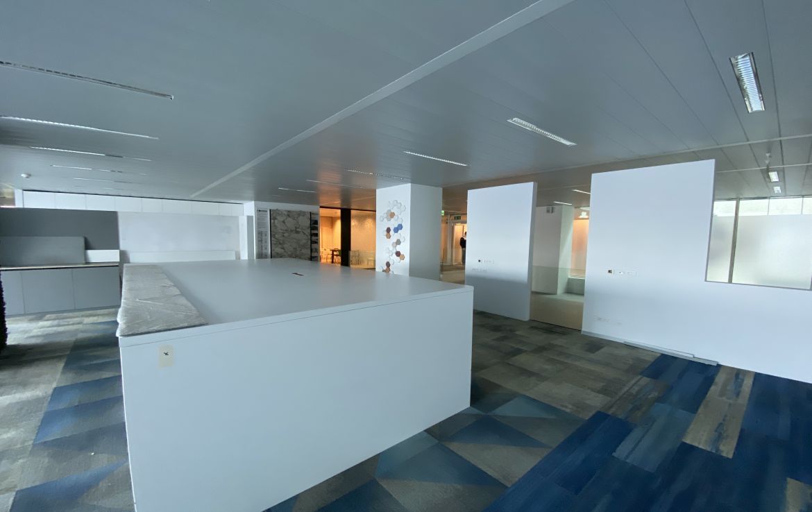 Spatiu comercial de inchiriat in Hermes Business Campus, metrou Pipera, cadru interior