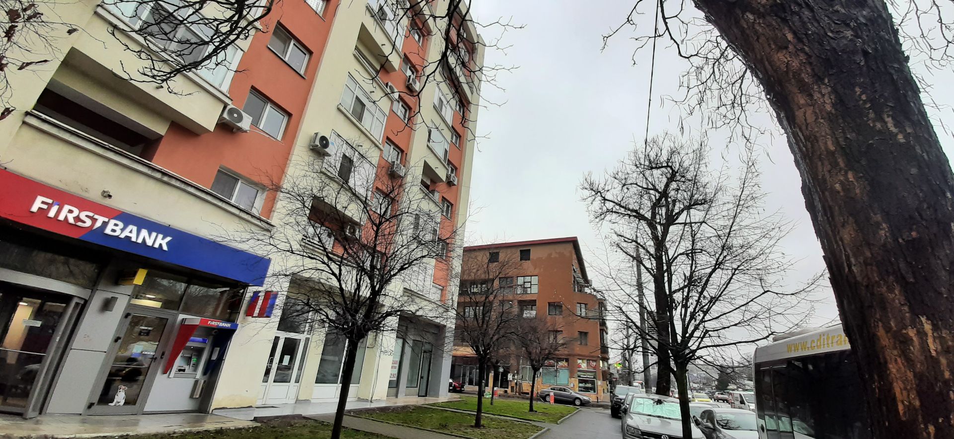 Spatiu comercial de inchiriat in sectorul 1, Bulevardul Ion Mihalache 187, vedere laterala dreapta