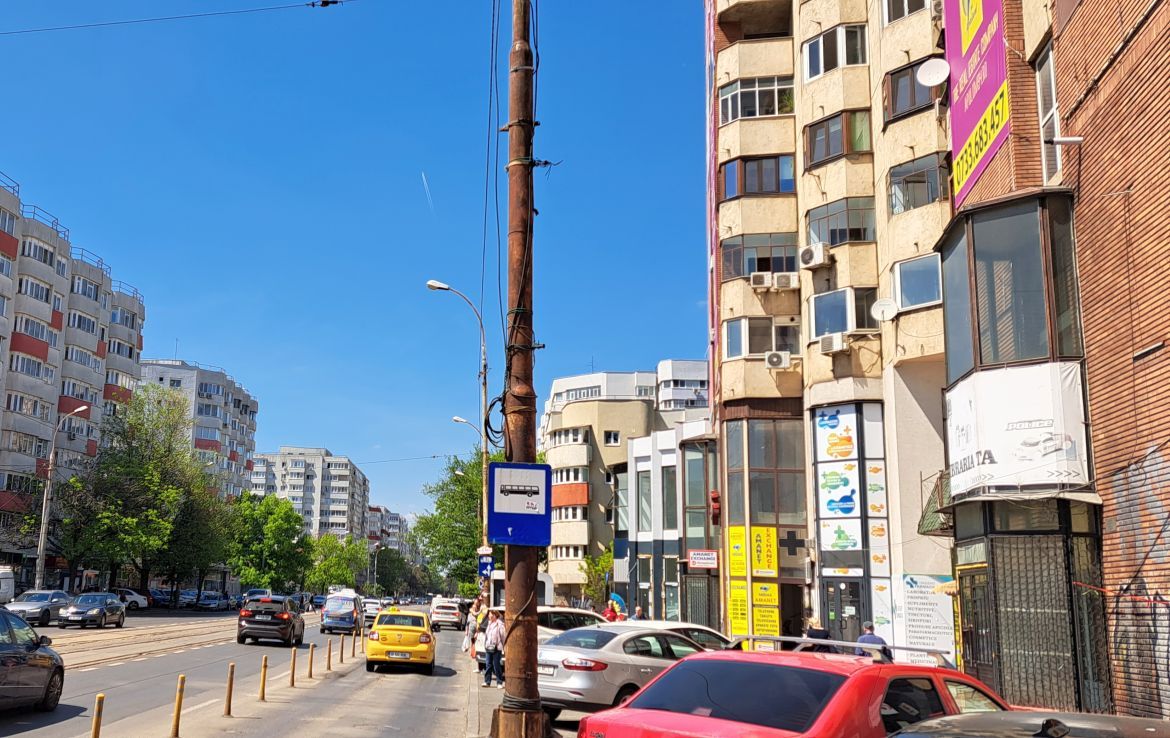 Spatiu comercial de inchiriat in sectorul 1, Bulevardul Ion Mihalache 60, vedere laterala dreapta