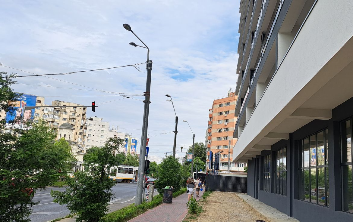 Spatiu comercial in zona de est a Bucurestiului, Str. Liviu Rebreanu, imagine din lateral 