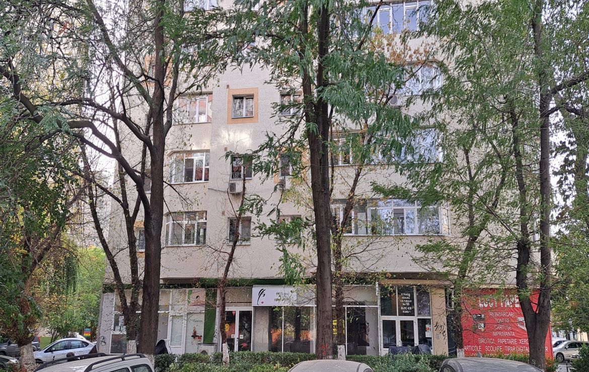 Spatiu comercial de inchiriat in sectorul 2, strada Magura Vulturului 89, vedere generala din strada