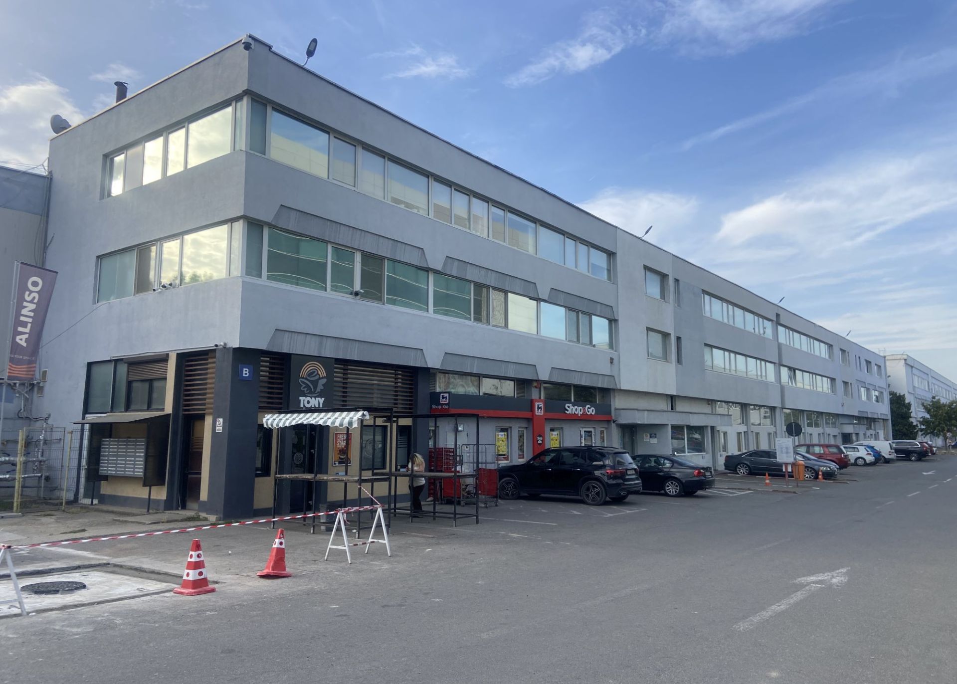 Spatiu comercial de inchiriat in Metav Business Park, vedere generala din strada