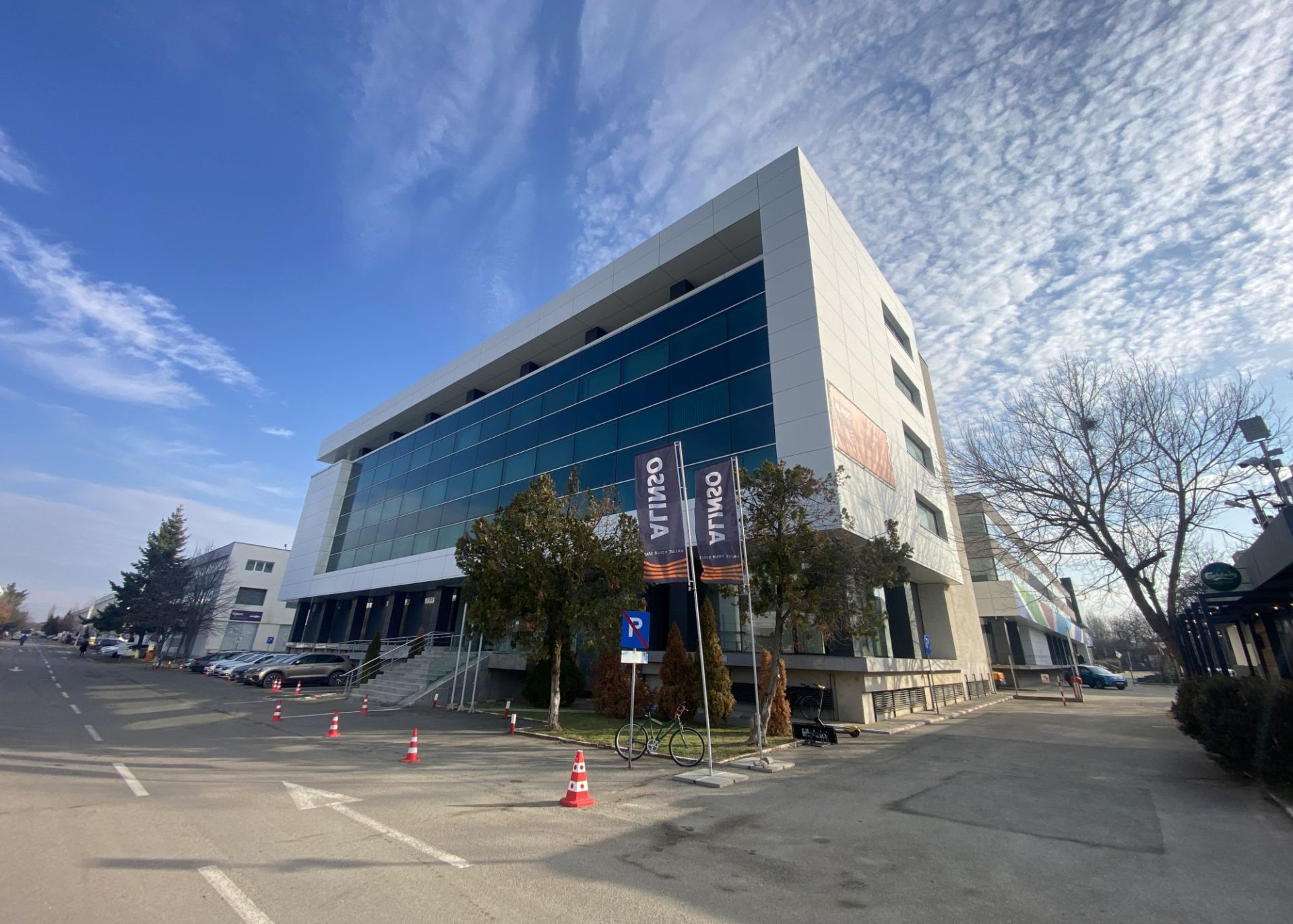 Spatiu comercial de inchiriat in Metav Business Park, vedere fatada din lateral