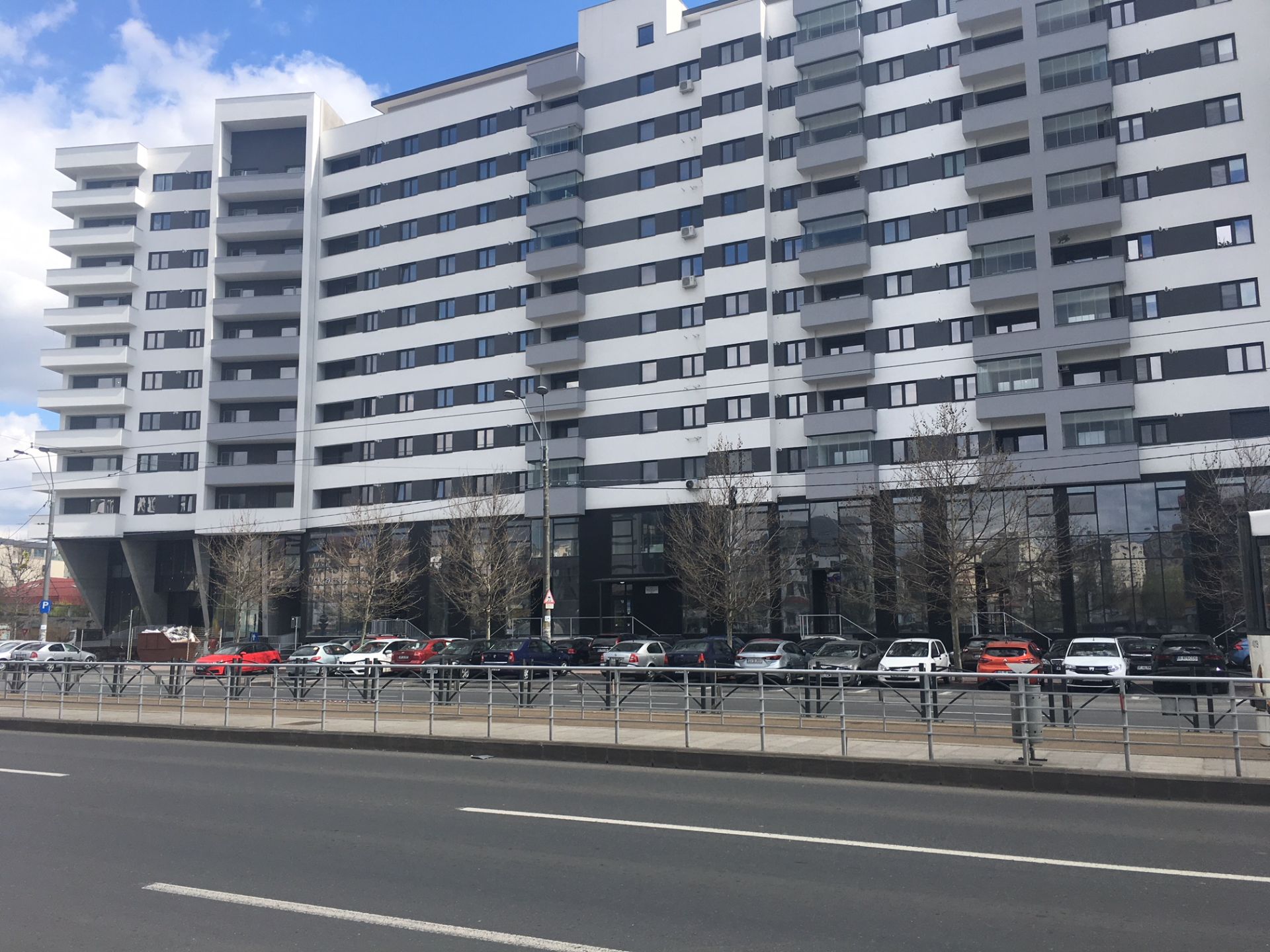 Spatiu comercial de inchiriat in Bucuresti, zona Mihai Bravu. Vedere de ansamblu asupra spatiului