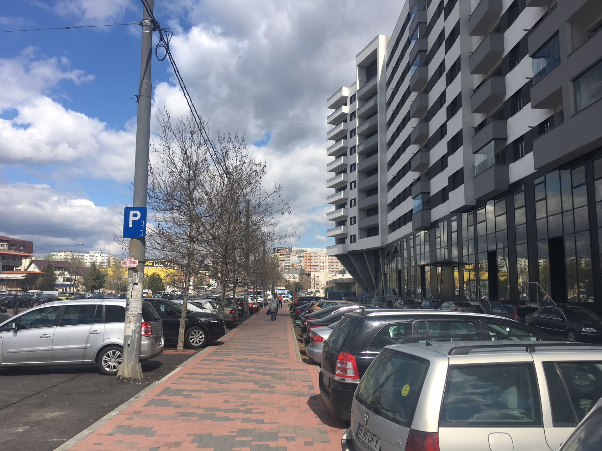 Spatiu comercial de inchiriat in Bucuresti, zona Mihai Bravu. Vedere laterala
