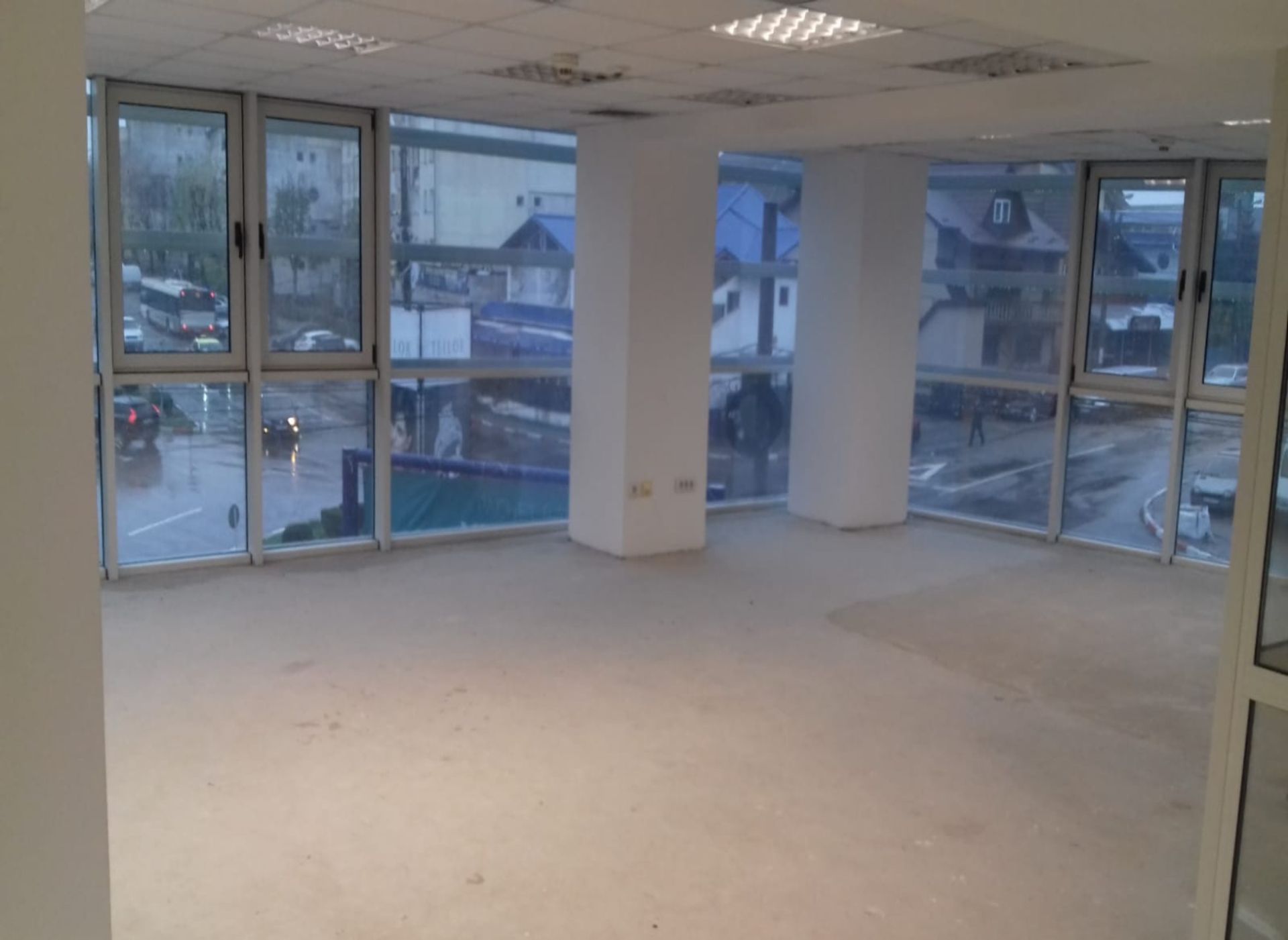 Spatiu comercial de inchiriat, Nicolae Dobrin 109 - poza interior 1.jpeg