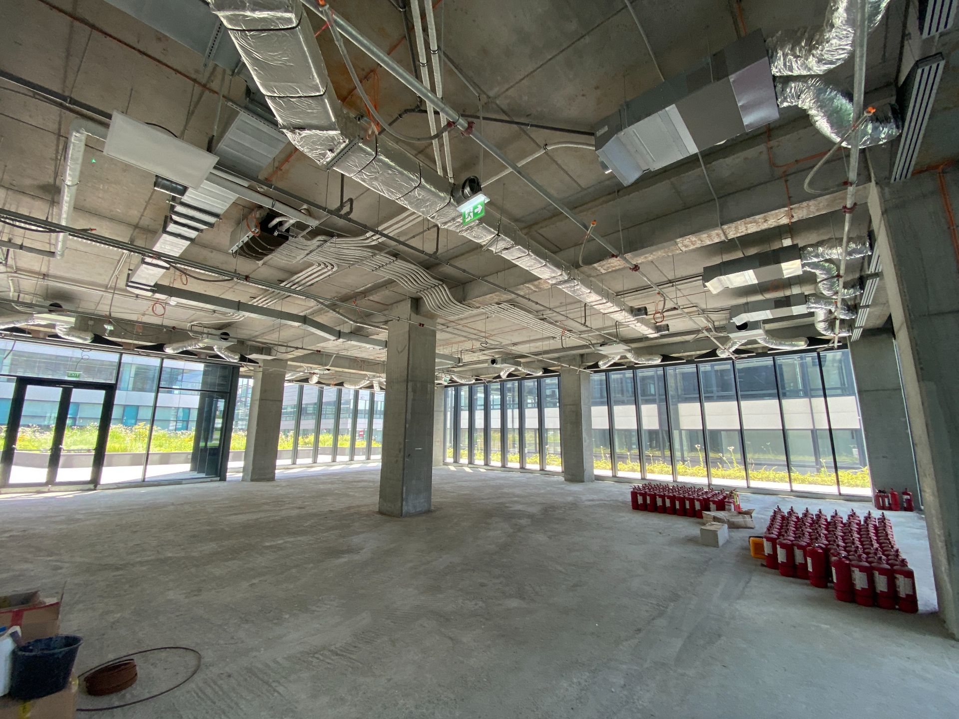 Spatiu comercial de inchiriat in sectorul 6 Bucuresti, metrou Petrache Poenaru. Spatiu interior