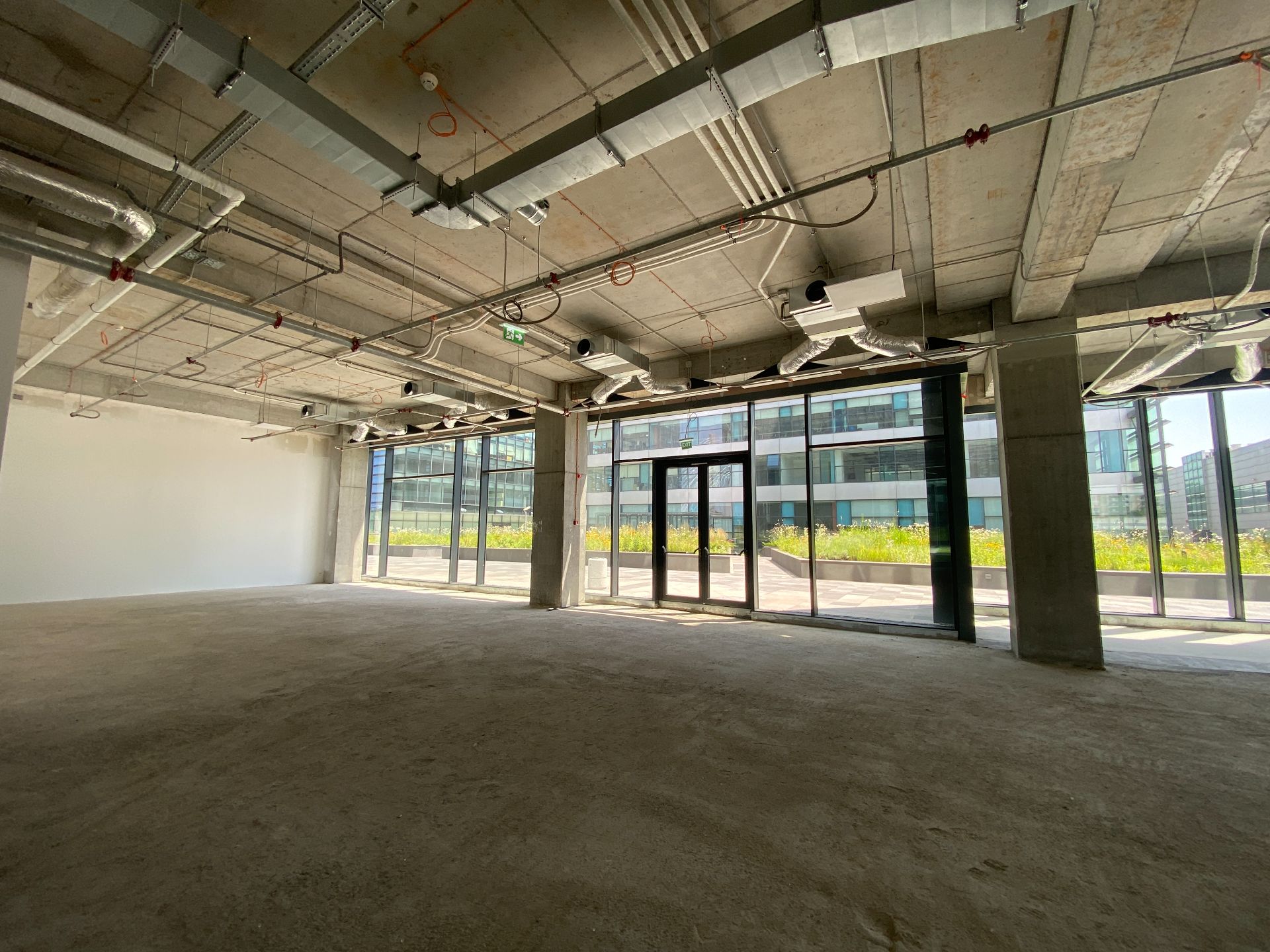 Spatiu comercial de inchiriat in sectorul 6 Bucuresti, metrou Petrache Poenaru. Vedere spatiu interior