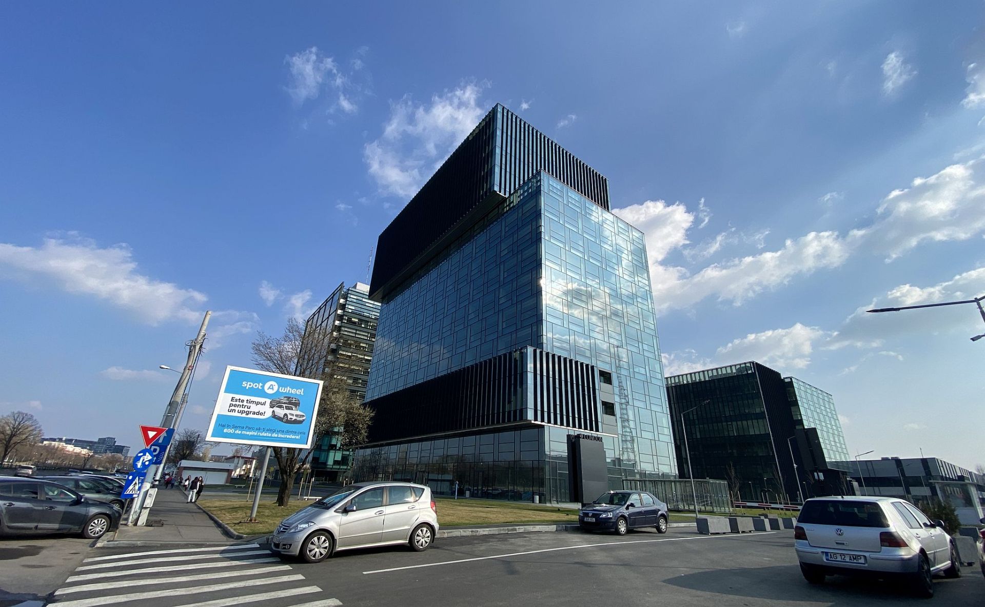 Spatiu comercial de inchiriat in sectorul 6 Bucuresti, metrou Petrache Poenaru. vedere de ansamblu