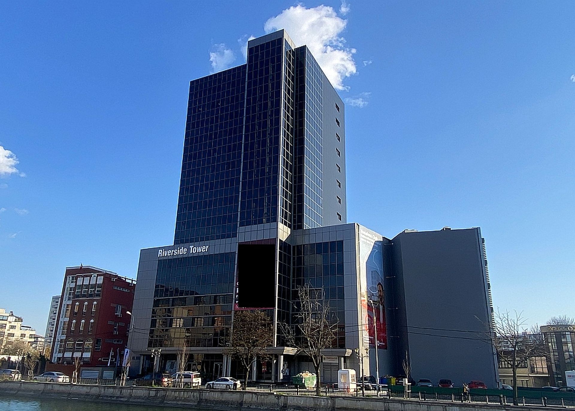 Riverside Tower spatii comerciale de inchiriat Bucuresti vest poza cladire