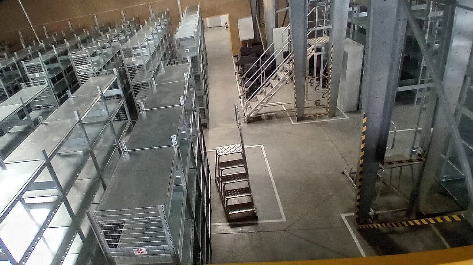 Showroom - Hala Industriala de inchiriat in sectorul 4, vis a vis de statia de metrou Berceni. Interior hala