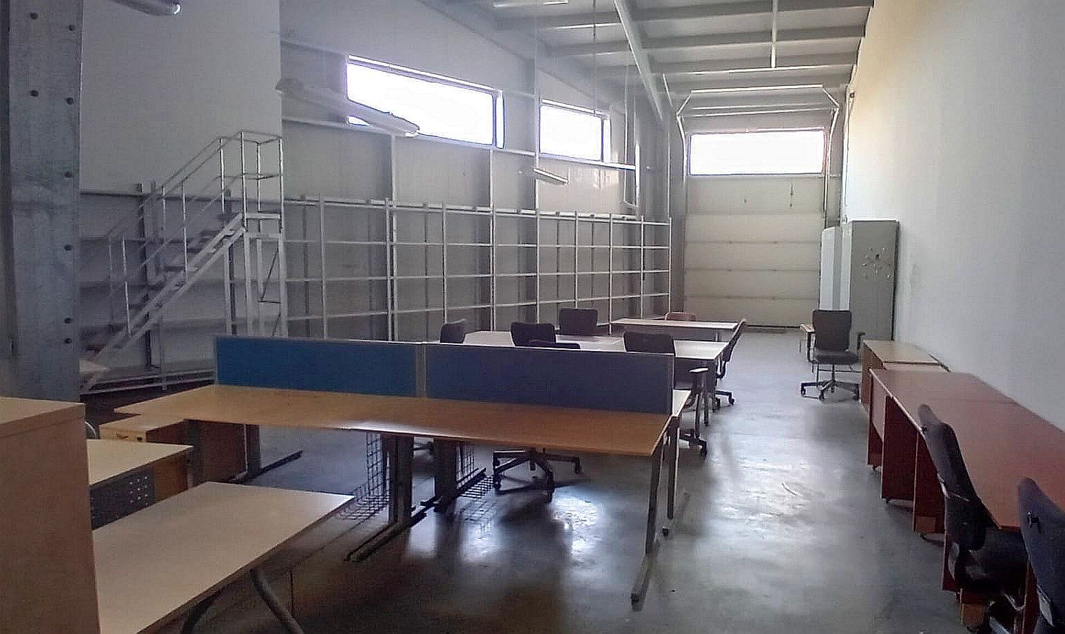 Showroom - Hala Industriala de inchiriat in sectorul 4, vis a vis de statia de metrou Berceni. Amenajare birouri