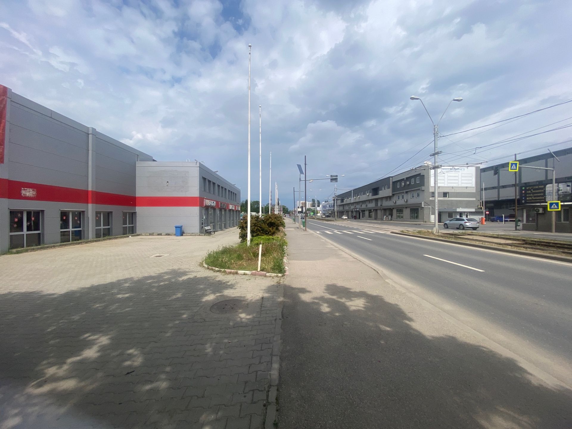Spatiu comercial de inchiriat in zona Valea Cascadelor, acces metrou Pacii, vedere laterala