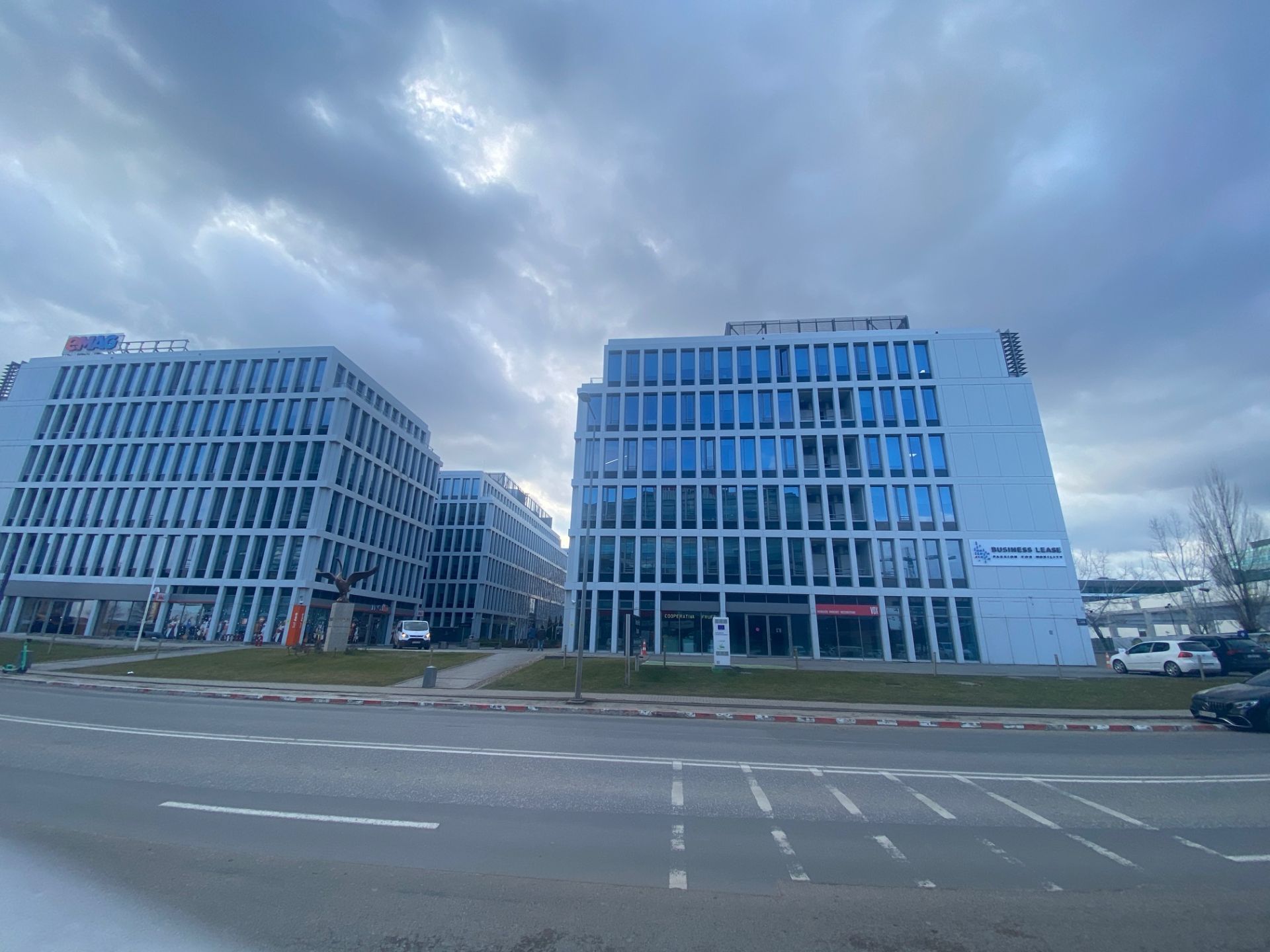 Spatiu comercial de inchiriat in Swan Office & Technology Park, zona de Nord Bucuresti. Vedere de ansamblu 