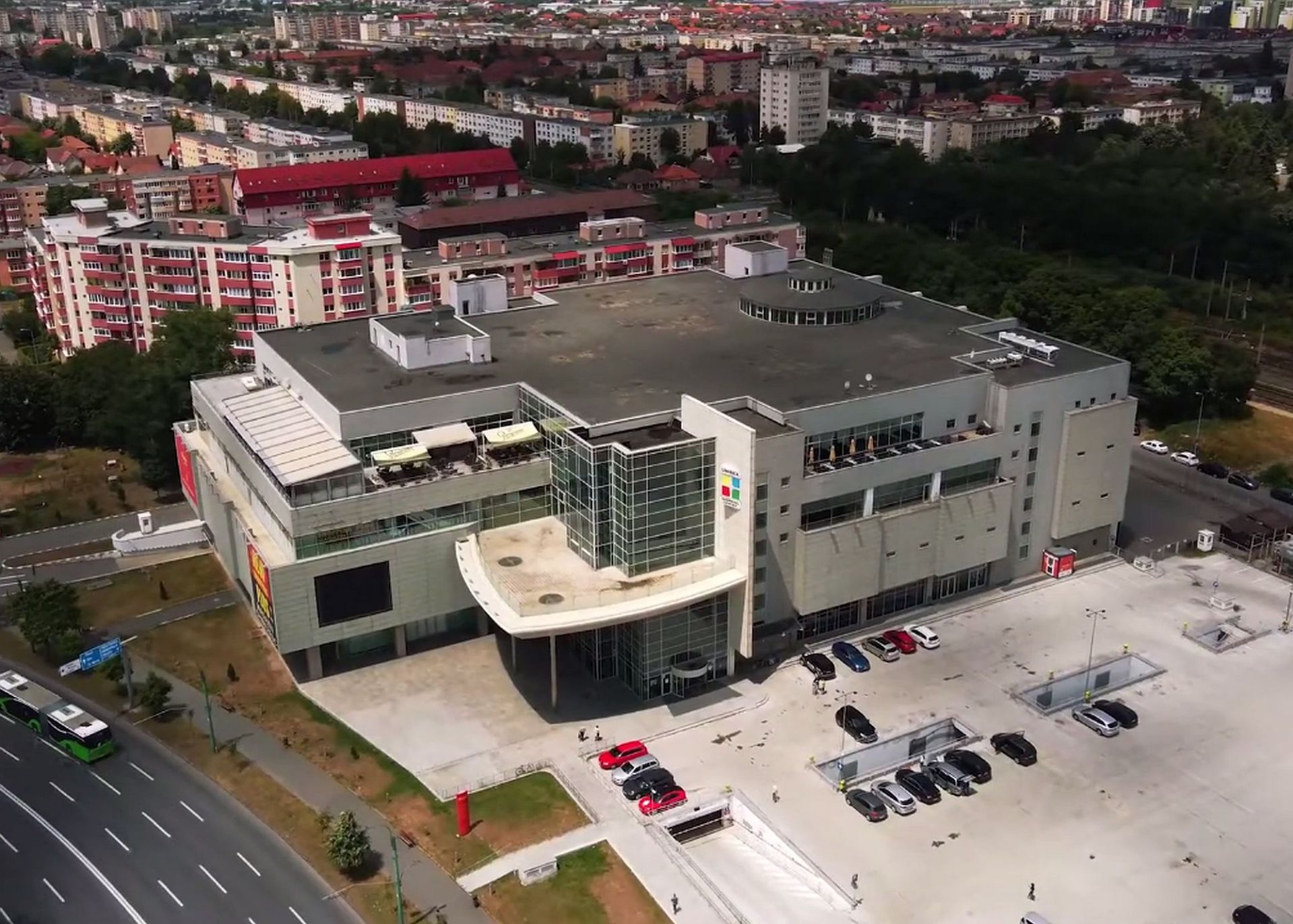 Spatii comerciale de inchiriat in Unirea Shopping Center, zona centrala, vedere generala fatada