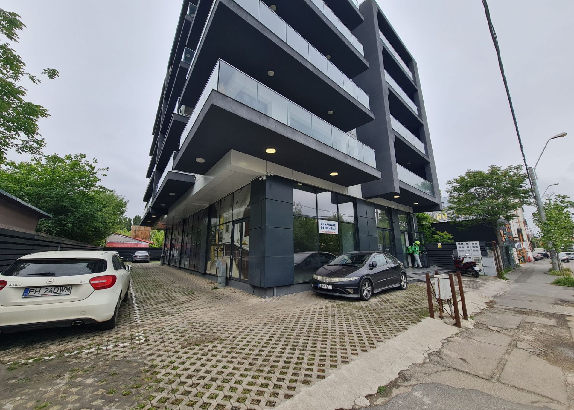 Spatiu comercial de inchiriat in Bucuresti, zona Vitan.  imagine generala cladire
